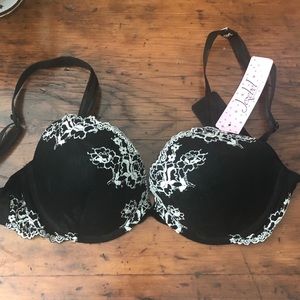 Jezebel black lace push-up bra